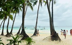 The Muse Hotel Boracay  4*